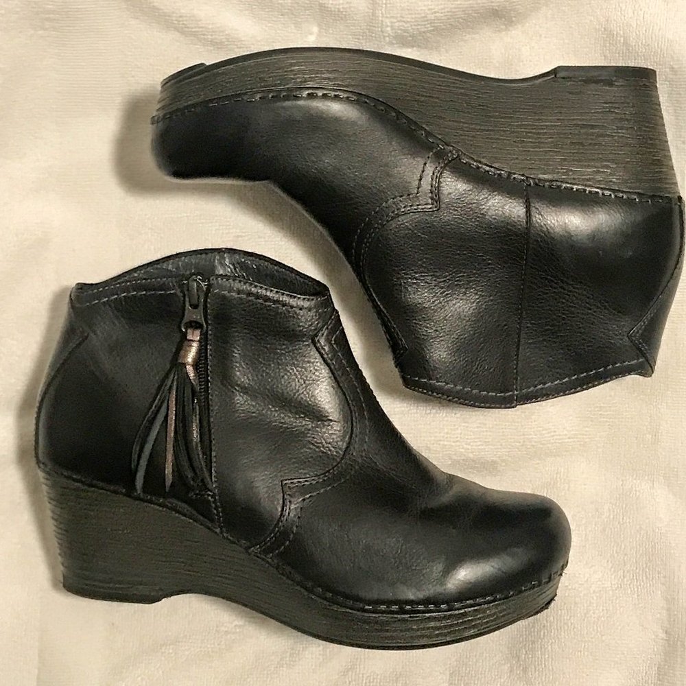 Dansko Veronica Black Leather Wedge Booties Size 40